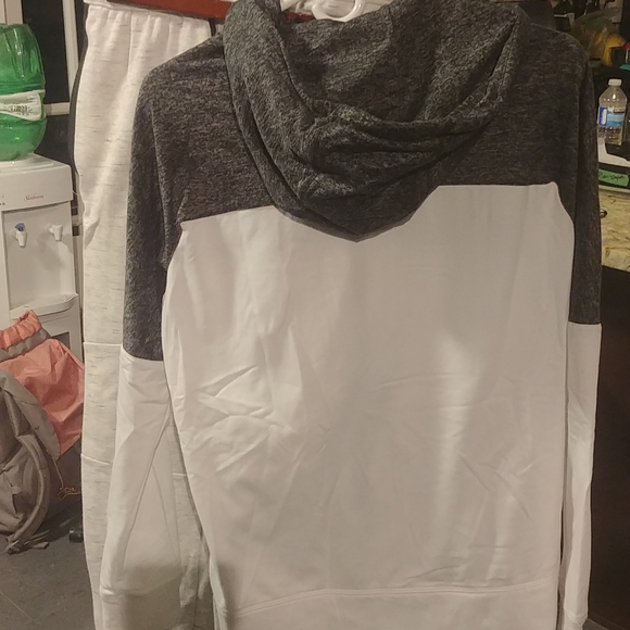 A&E jacket and joggers - Picture 4 of 8